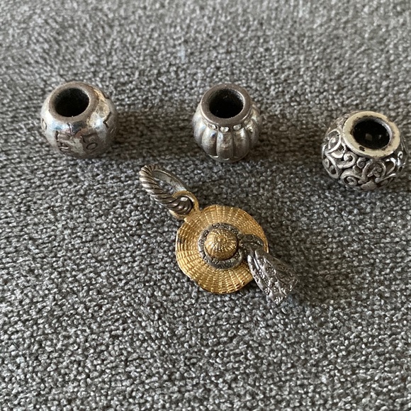 Brighton charms - Picture 1 of 2